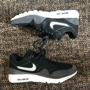 Black and gray women’s Nike Air max 7.5